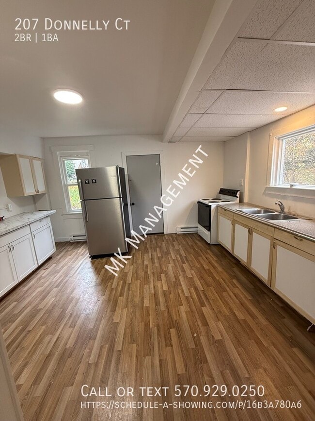 Primary Photo - 207 Donnelly Ct