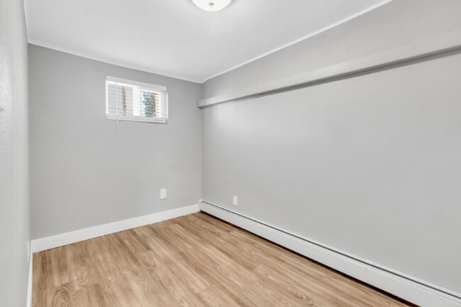 Building Photo - 825 12th St