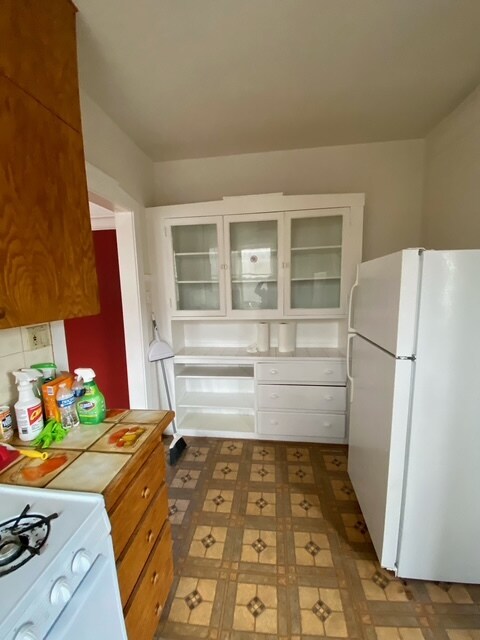 Building Photo - 829 West Cornelia-2W