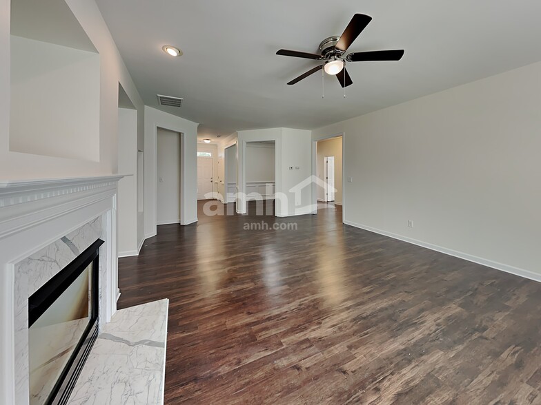 Building Photo - 13520 Planters Row Dr