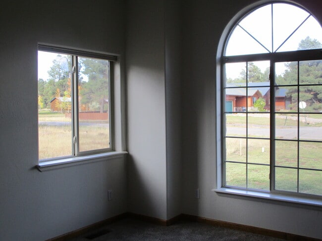 Building Photo - Unfurnished 3 Bed, 2 Bath Home for Rent in...