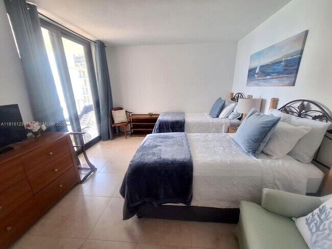 Building Photo - 5420 N Ocean Dr