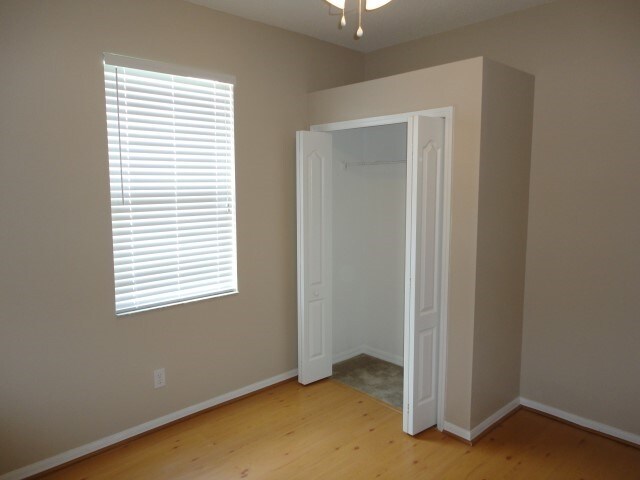 Building Photo - 10527 Beneva Dr