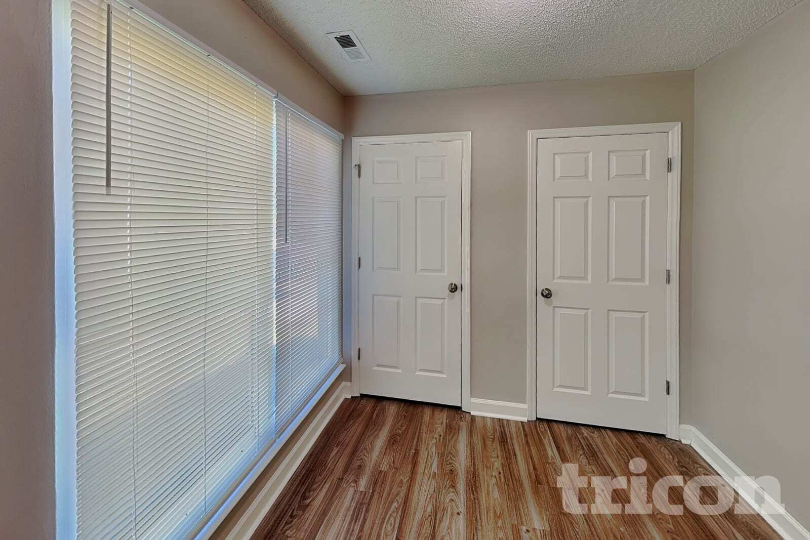 Building Photo - 809 Valley Creek Dr
