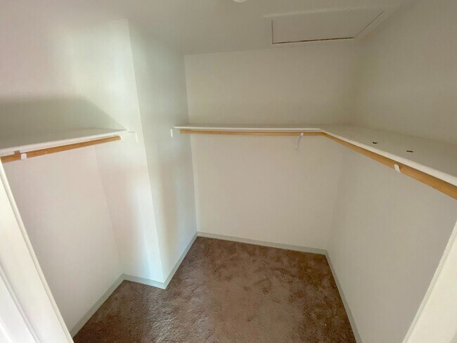 Building Photo - East El Paso 4 bed Refirg A/C