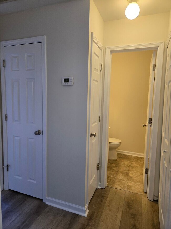 Building Photo - Merestone -Single Story Townhome,  Near by Shopping &  Halyburton Park, Lawn & Trash Included