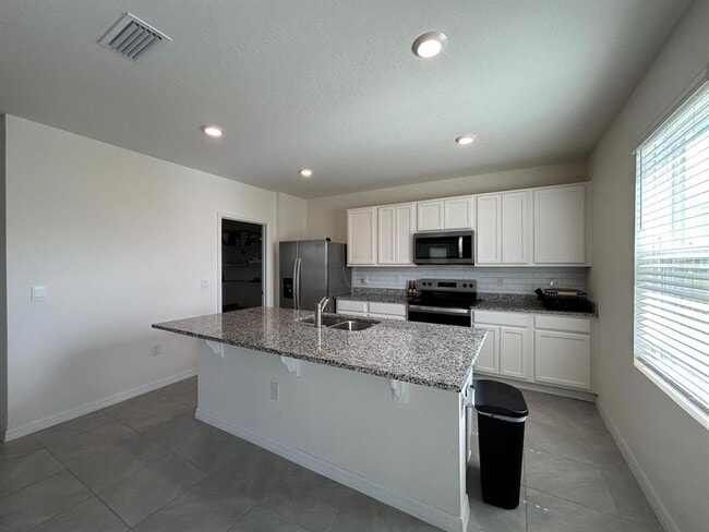 Building Photo - 3841 Royal Azalea Wy