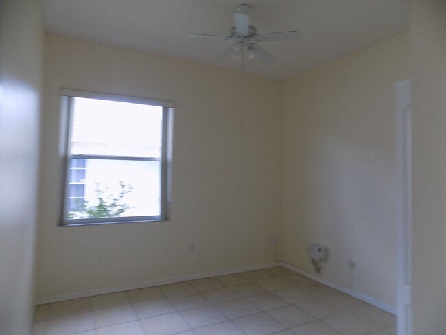 Building Photo - 102 Carnival Dr