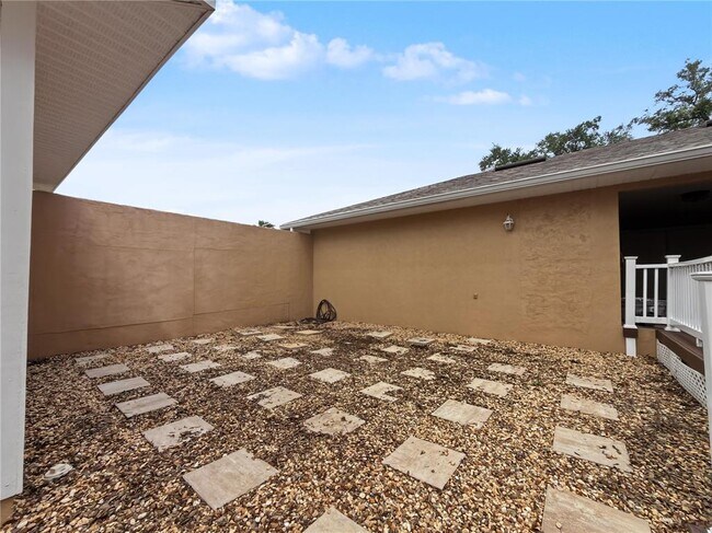 Building Photo - 125 Lake Roy Dr