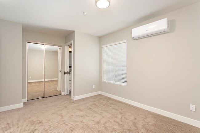 Building Photo - Modern Condo West of PCH!