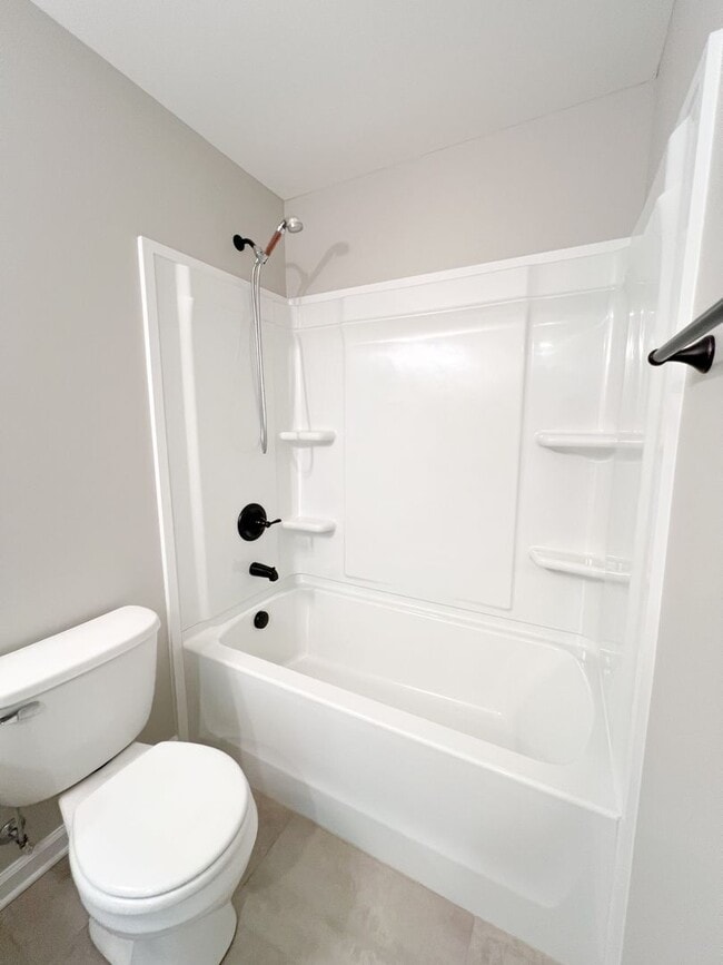 Building Photo - Must See-Stunning 5-Bedroom Home in 37043!!
