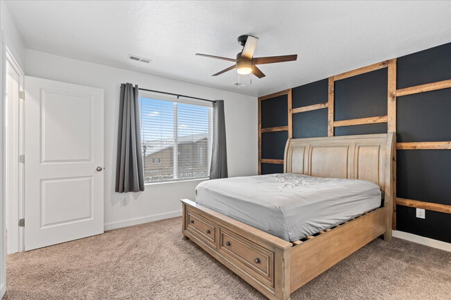 Building Photo - *$500 MOVE-IN SPECIAL* Charming 3-Bedroom ...