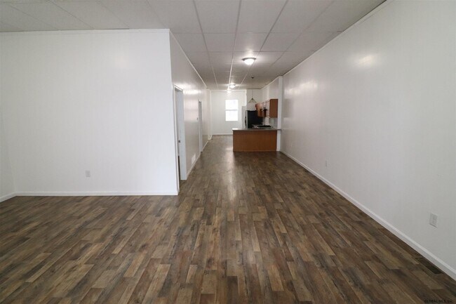 Building Photo - 104 Park Ave
