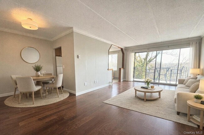 Building Photo - 128 Colonial Pkwy