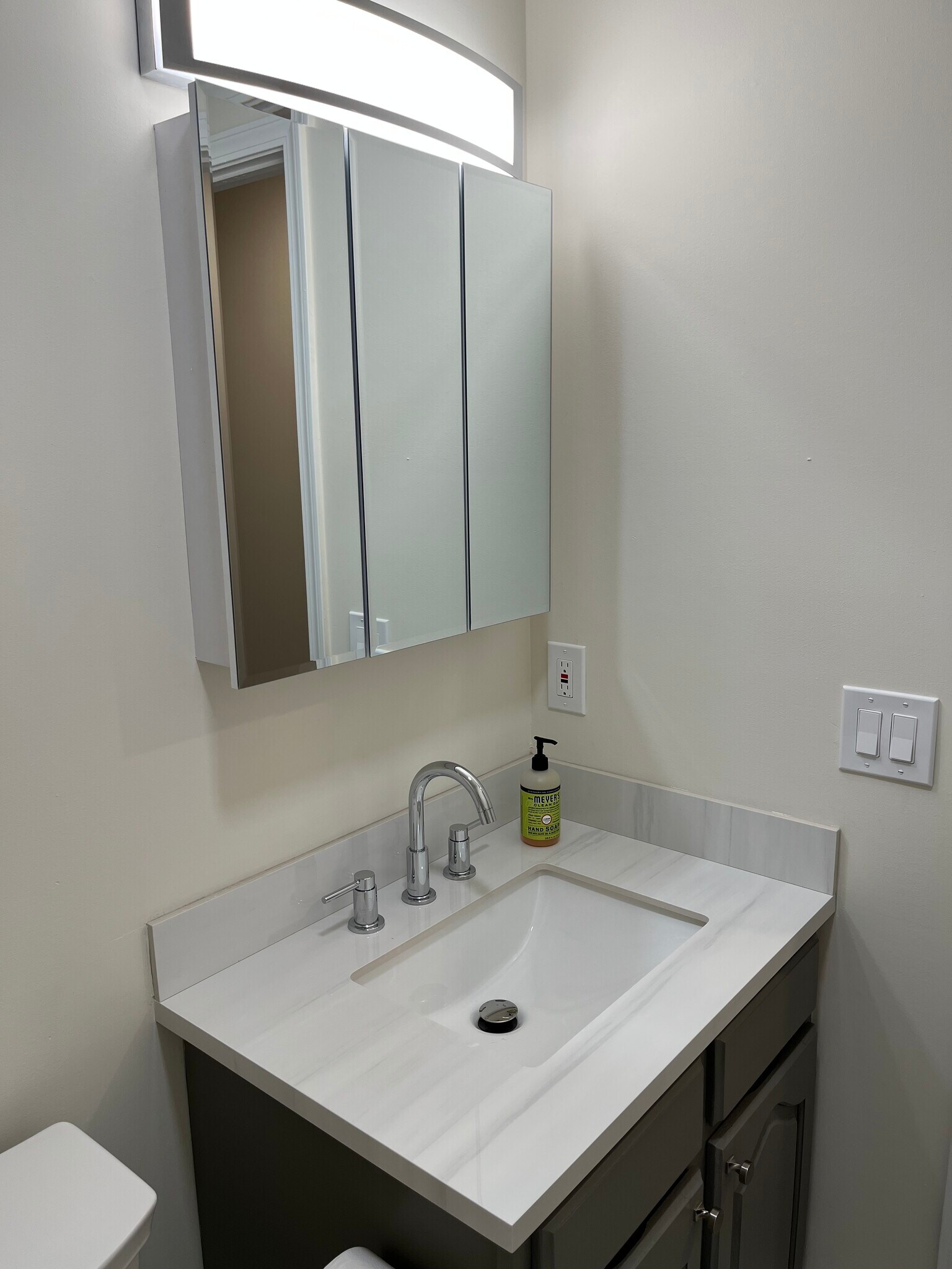 Building Photo - 365 Mather St