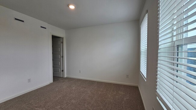 Building Photo - Spacious like new home in Hermitage FOR LEASE