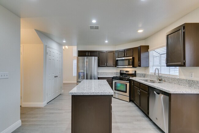 Building Photo - 1738 Toltec Cir
