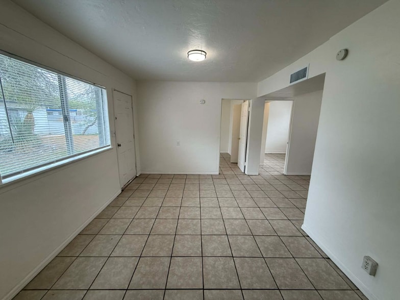 Building Photo - 460 E Delano St