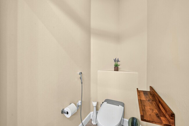 Building Photo - 78804 Platinum Dr