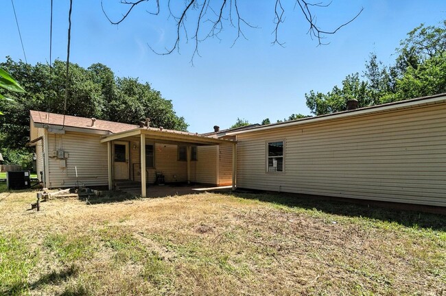 Building Photo - 3625 N 9th St