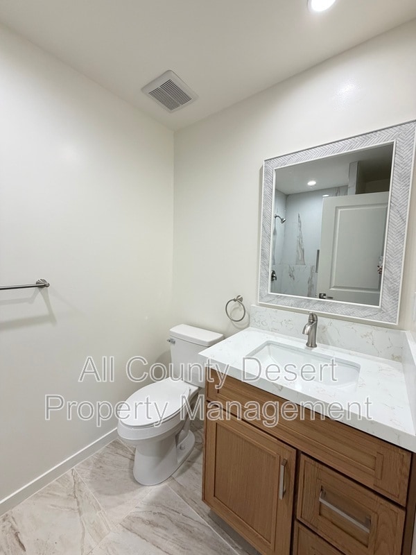 Building Photo - 517 S Mountain View Dr