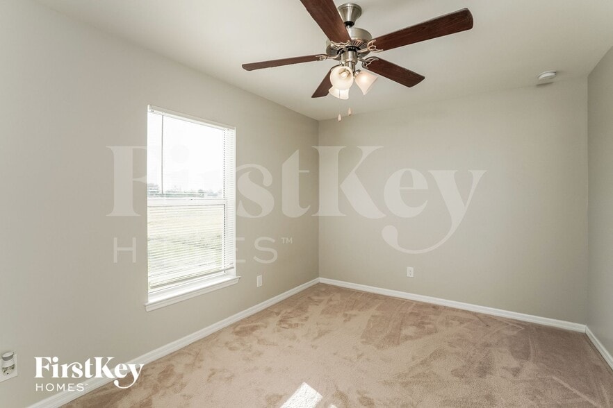 Building Photo - 1121 NW Juanita Pl