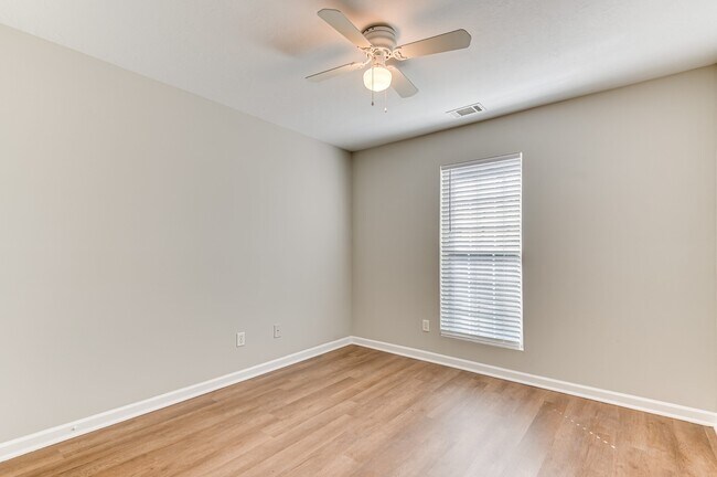 Building Photo - 536 Stirling Bridge Rd