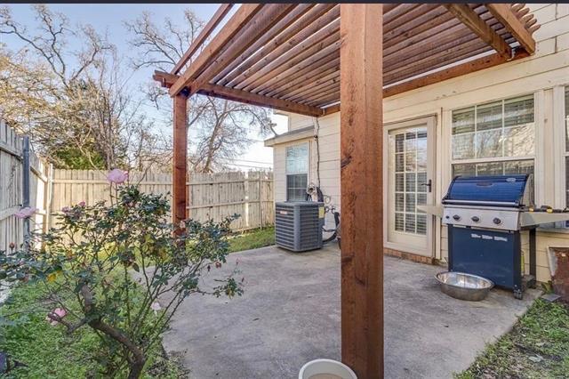 Building Photo - 3900 Fernando Dr