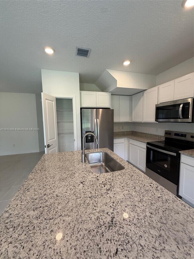 Building Photo - 5044 Gooseberry St
