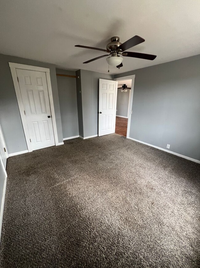 Building Photo - 3 bedroom/1 bathroom house