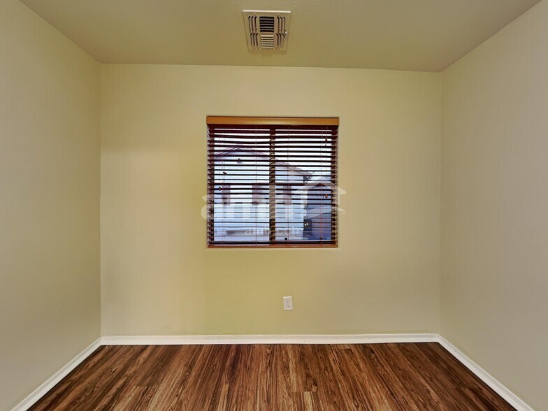 Building Photo - 3927 S Napa Ln