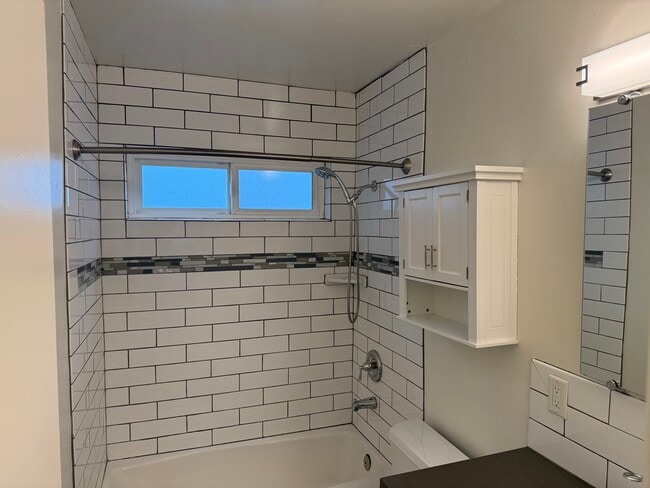 Building Photo - Camarillo Apartments