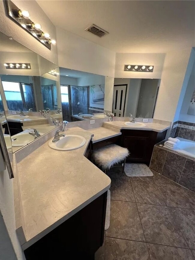Building Photo - 2641 Sunset Cir
