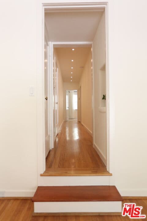 Building Photo - 2256 Silver Ridge Ave