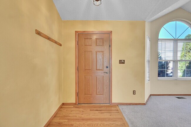 Building Photo - $2,395.00 - 4 Bedrooms, 3.5 Bathrooms, Sin...