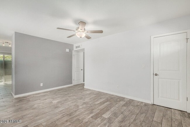 Building Photo - 1118 S McClintock Dr