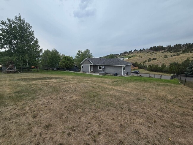 Building Photo - Spacious 5-Bedroom Home in Desirable Briar...
