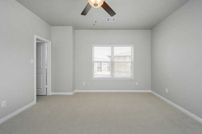 Building Photo - 4089 Cross Park Dr