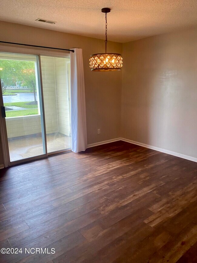 Building Photo - 523 Spring Forest Rd