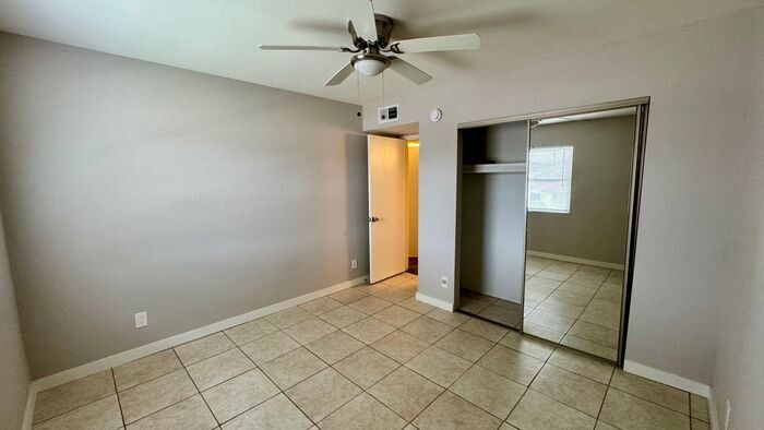 Building Photo - 4211 E Palm Ln