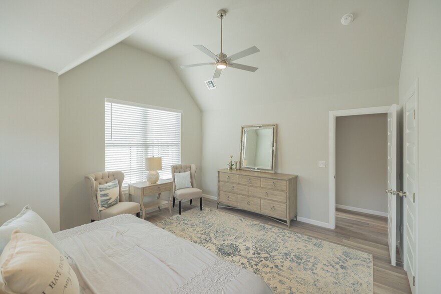 Building Photo - 3402 Redbud Ln