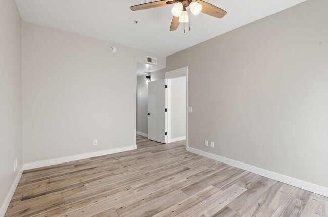 Building Photo - 1111 W University Dr