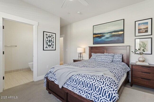 Building Photo - 1400 E Bethany Home Rd