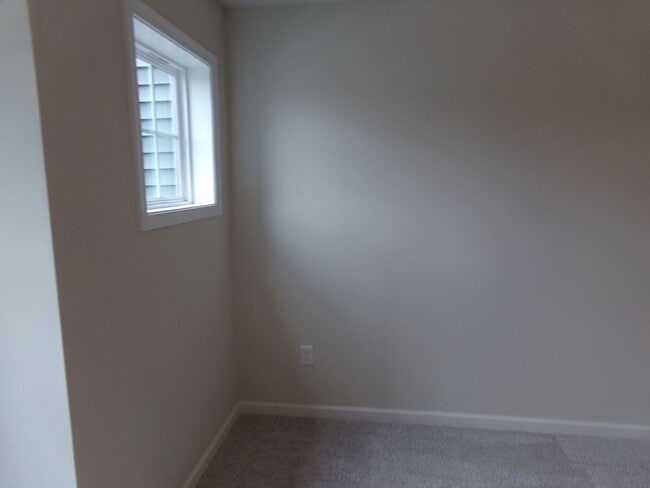 Building Photo - 3 bedroom, 2.5 Bathroom Townhouse in Gray's Pointe Neighborhood