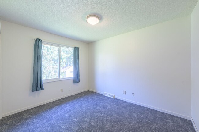 Building Photo - 6124 73rd Ave N
