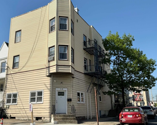 Primary Photo - 460 Mercer St