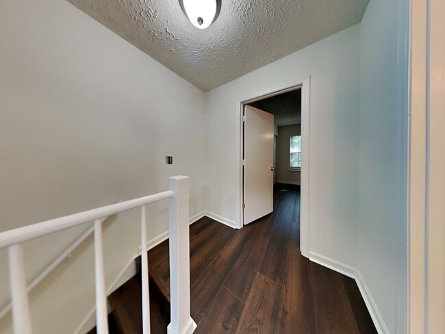 Building Photo - 1012 Patio Dr