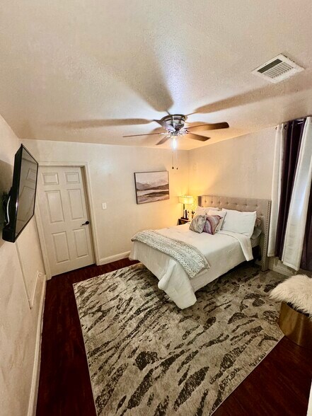 Bedroom 1 - 3333 Delachaise St
