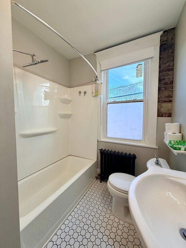 Building Photo - 224 Ingram Ave