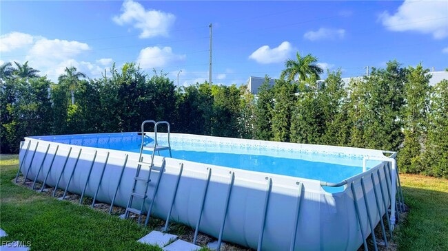 Building Photo - 131 S Bahama Ave